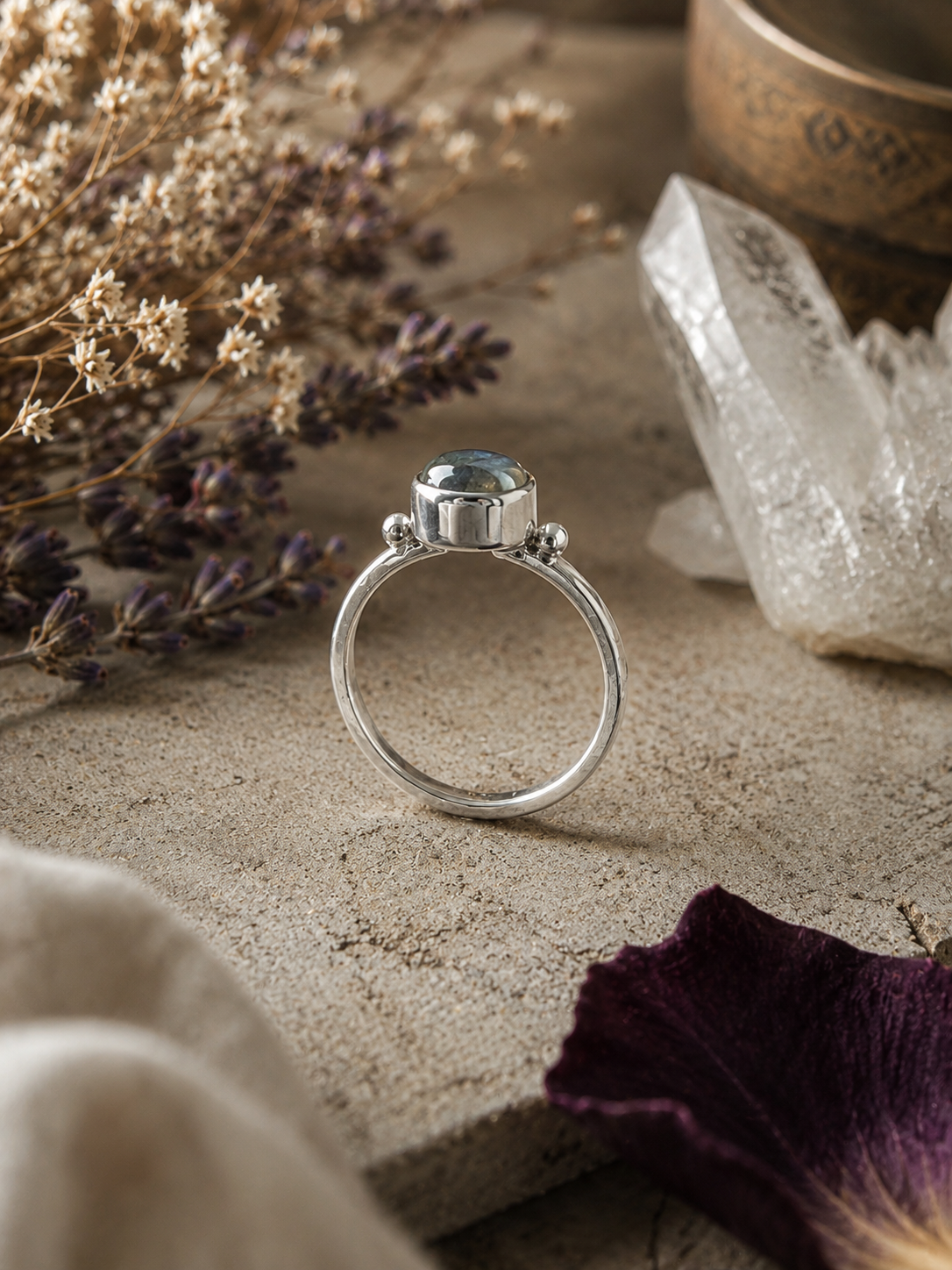 Sweet Labradorite ring in Sterling Silver