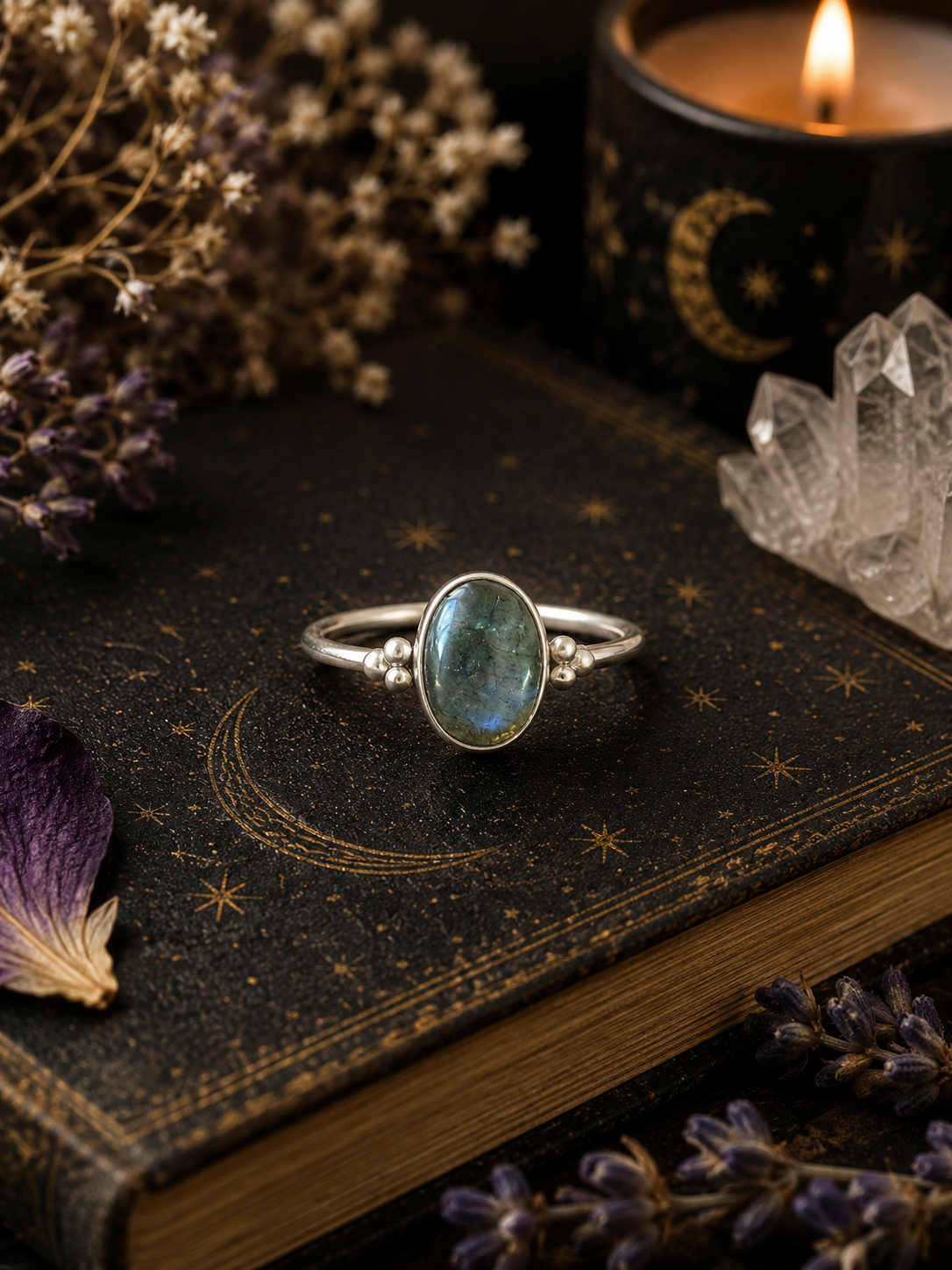 Sweet Labradorite ring in Sterling Silver